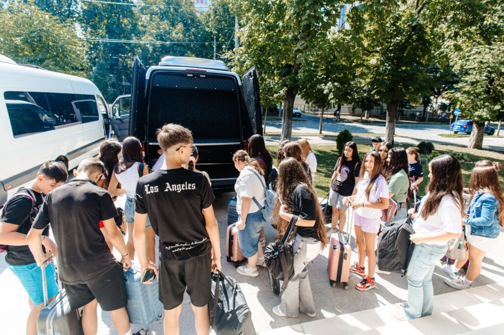 (FOTO) 40 de copii au plecat în taberele gratuite organizate de Consiliul Județean Buzău 1 copii tabere gratuite Buzău Consiliul Județean, tabere gratuite Consiliul Județean