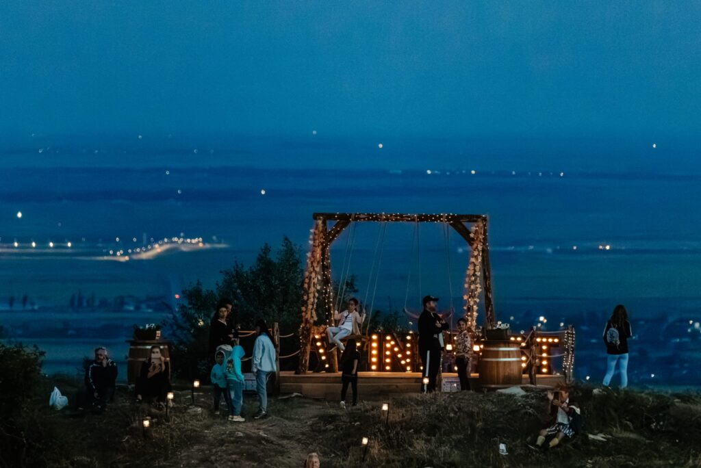 (FOTO) Buzău Wine Fest: vinul, tradițiile și istoria s-au întâlnit la Pietroasele, în prima ediție a festivalului 11 Wine Fest Buzău - Pietroasele