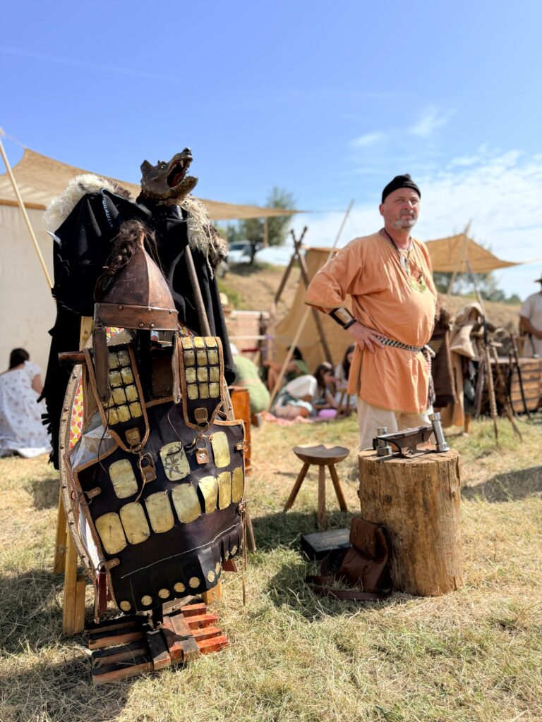 (FOTO) Buzău Wine Fest: vinul, tradițiile și istoria s-au întâlnit la Pietroasele, în prima ediție a festivalului 1 Wine Fest Buzău - Pietroasele