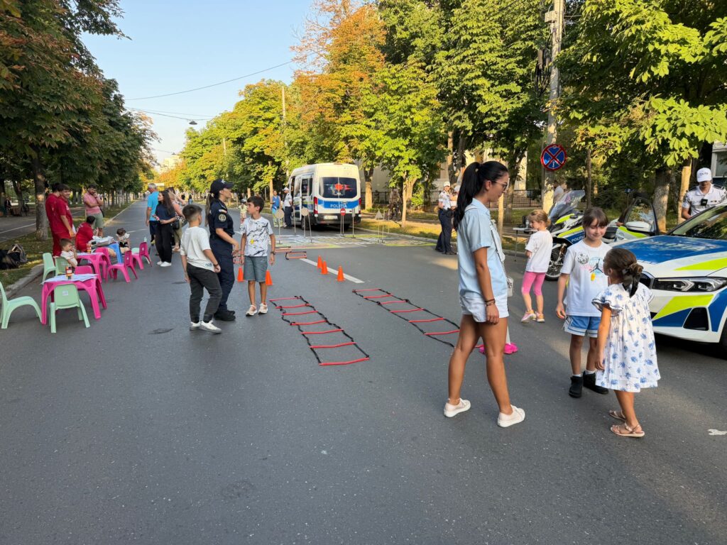 (FOTO) Bulevardul Bălcescu, animat de copii, polițiști și voluntari de la Crucea Roșie 10 acțiune preventivă Bulevardul Bălcescu
