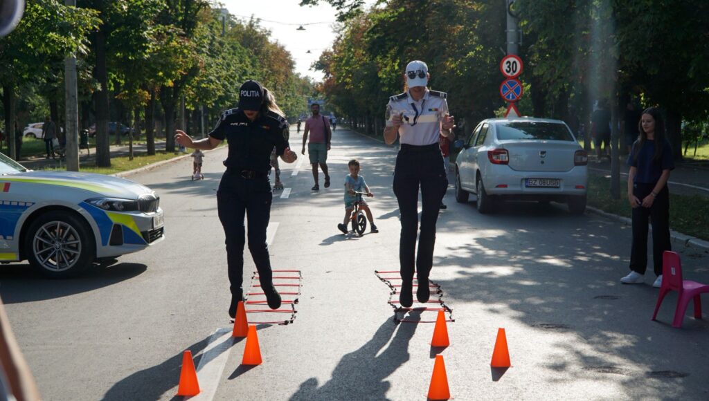 (FOTO) Bulevardul Bălcescu, animat de copii, polițiști și voluntari de la Crucea Roșie 5 acțiune preventivă Bulevardul Bălcescu