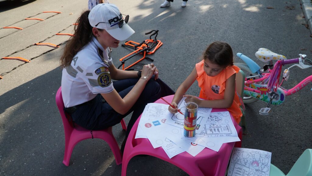 (FOTO) Bulevardul Bălcescu, animat de copii, polițiști și voluntari de la Crucea Roșie 8 acțiune preventivă Bulevardul Bălcescu