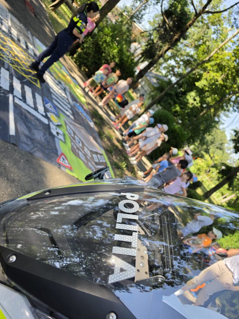 (FOTO) Polițiștii, în mijlocul copiilor de la after-school 3 activități preventive IPJ Buzău, elevi after-school Buzău