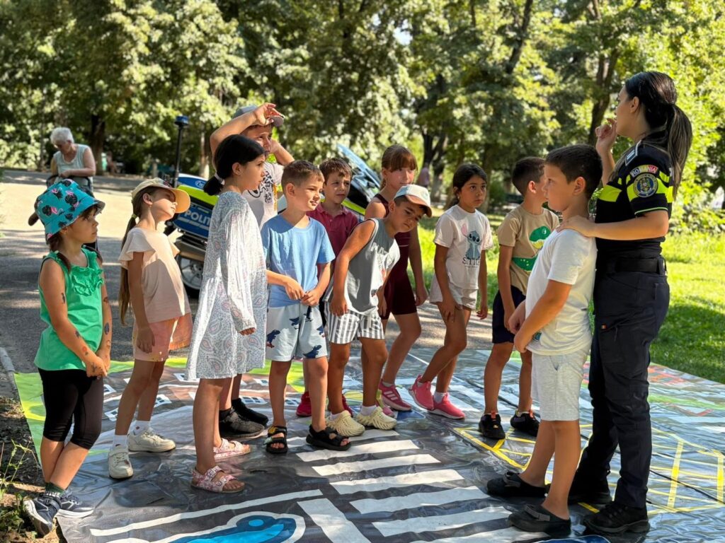 (FOTO) Polițiștii, în mijlocul copiilor de la after-school 2 activități preventive IPJ Buzău, elevi after-school Buzău