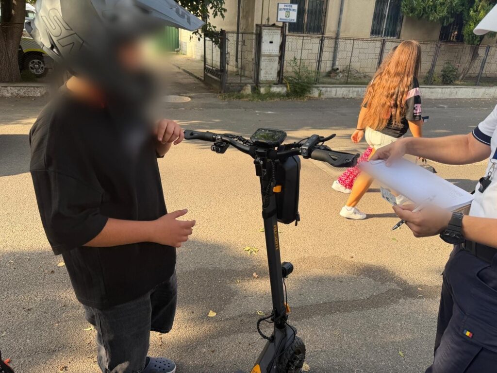 (FOTO) Polițiștii buzoieni, către părinți: Preveniți tragediile! Explicați-le riscurile! 2 acțiuni preventive IPJ Buzău, recomandări Poliție părinți Buzău, trotinete electrice