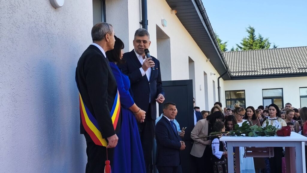 (FOTO) MĂRĂCINENI. Marcel Ciolacu și primarul au tăiat panglica la o școală nouă 7 inaugurare școală Marcel Ciolacu Buzău, școală nouă Căpățânești