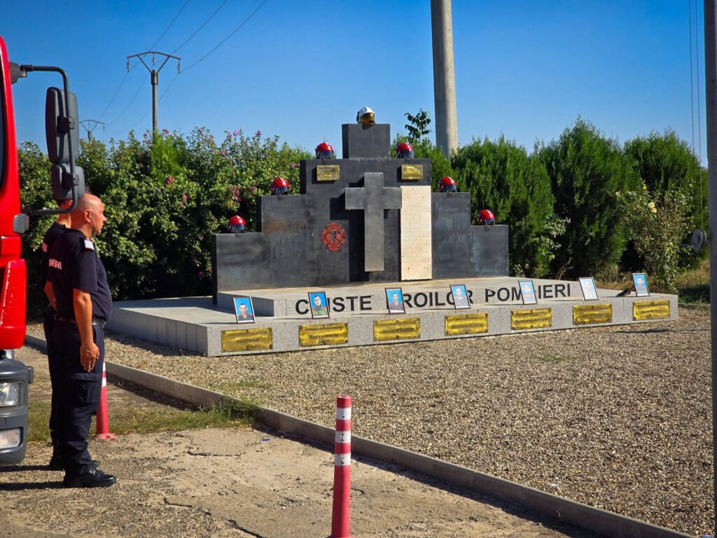 (Galerie FOTO) COMEMORARE. ISU Buzău: Pentru noi, Mihăilești rămâne un loc de doliu 9 comemorare eroi pompieri Mihăilești