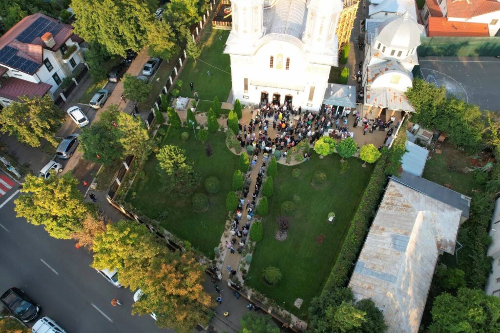 moaște Sf. Ierarh Nicolae Buzău biserica Sf. Cuv. Parascheva, slujba Vecerniei IPS Ciprian