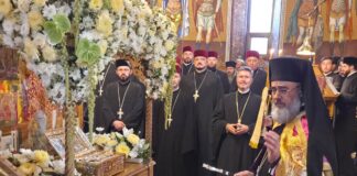 Sute de buzoieni, la moaștele Sf. Ierarh Nicolae. Slujbă oficiată de IPS Ciprian, în Biserica „Sf. Cuv. Parascheva”
