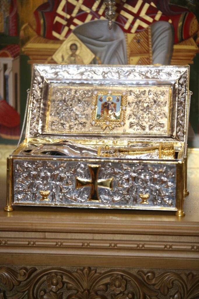 moaște Sf. Ierarh Nicolae Buzău biserica Sf. Cuv. Parascheva, slujba Vecerniei IPS Ciprian