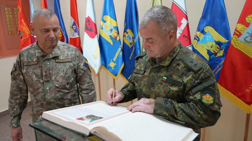 (FOTO) Comandantul Forțelor Terestre din Bulgaria, vizită la Divizia 2 Infanterie "Getica" Buzău 3 Divizia 2 Infanterie Getica Buzău, vizită comandant Forțele Terestre Bulgaria Divizia 2 Buzău