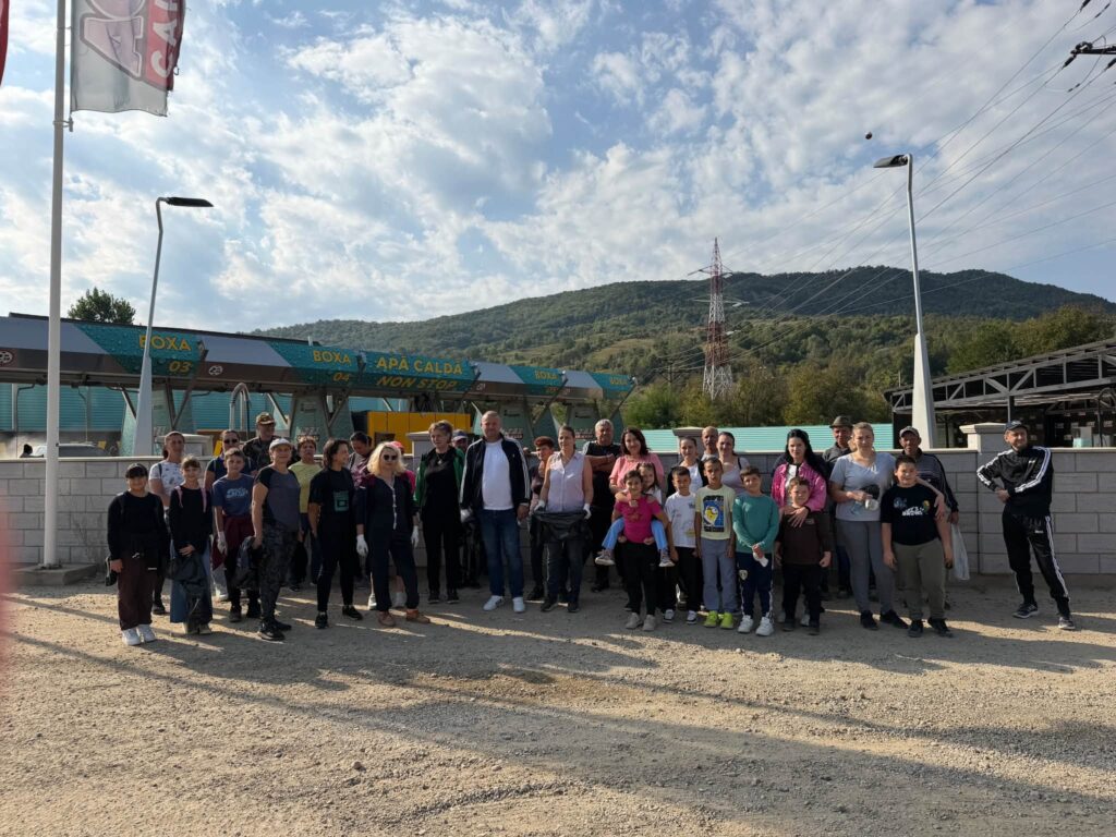 (FOTO) CISLĂU. Au strâns zeci de saci cu gunoaie. Primar: Ați ales să vă pese! 1 acțiune curățenie Cislău, anunț Primăria Cislău, curățenie Cislău, Let s do it România Buzău acțiune de ecologizare, saci gunoi