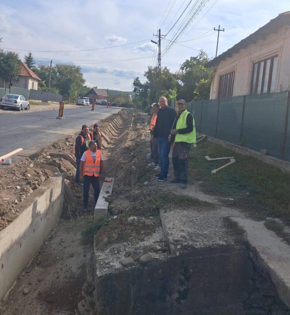 CISLĂU. S-a dat startul lucrărilor pentru realizarea șanțurilor din comună 1 lucrări infrastructură Cislău, lucrări șanțuri Cislău, mesaj primar Cislău Constantin Mușat
