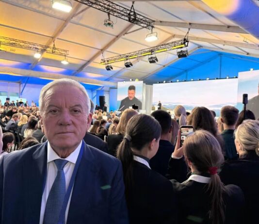 (FOTO) Primarul Toma, la Summit, alături de Nicușor Dan și Volodimir Zelenski. „Am fost înjurat ca la ușa cortului”