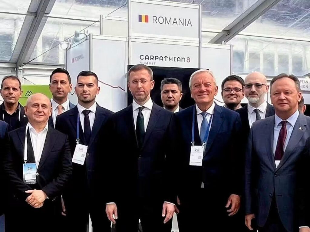 (FOTO) Primarul Toma, la Summit, alături de Nicușor Dan și Volodimir Zelenski. "Am fost înjurat ca la ușa cortului" 4 Nicușor Dan, primar Constantin Toma summit, Summit of the Carpathian Integration Initiative, Volodimir Zelenski