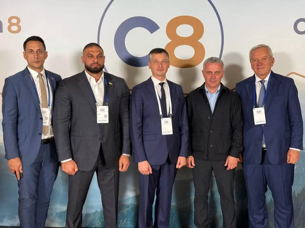 (FOTO) Primarul Toma, la Summit, alături de Nicușor Dan și Volodimir Zelenski. "Am fost înjurat ca la ușa cortului" 6 Nicușor Dan, primar Constantin Toma summit, Summit of the Carpathian Integration Initiative, Volodimir Zelenski