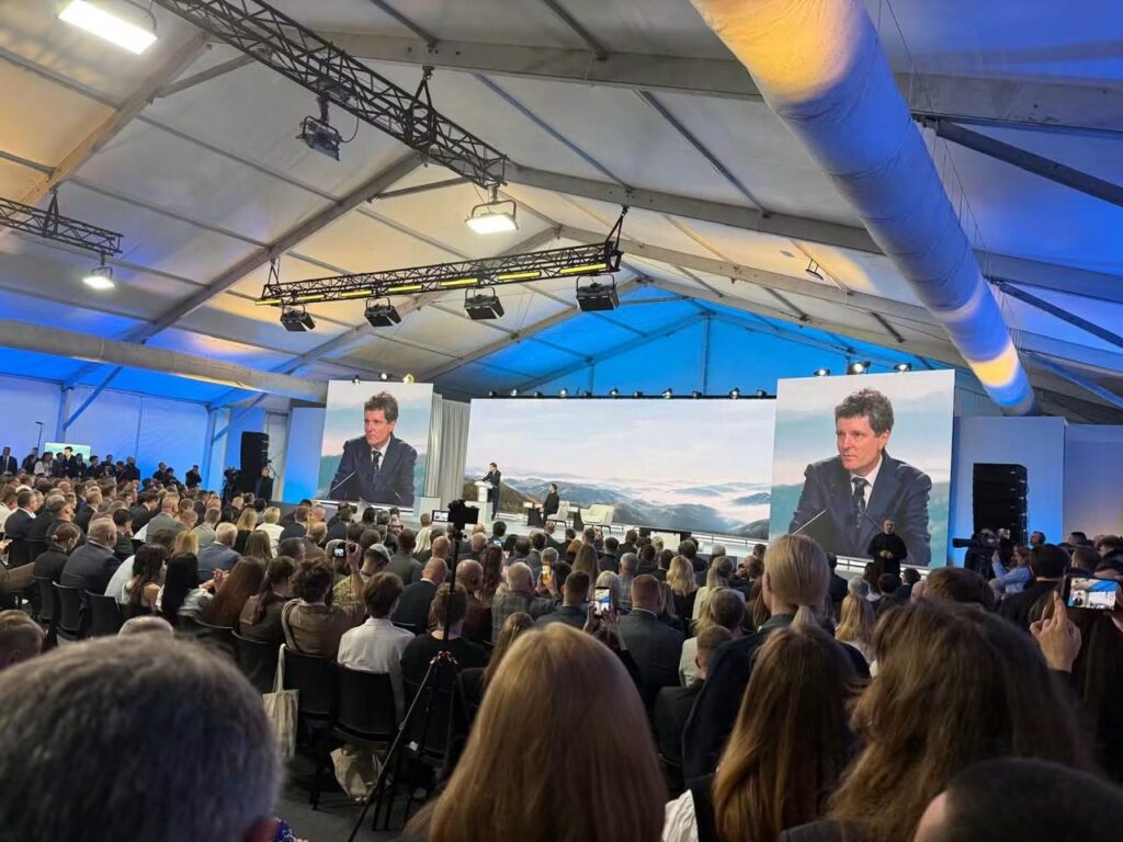 (FOTO) Primarul Toma, la Summit, alături de Nicușor Dan și Volodimir Zelenski. "Am fost înjurat ca la ușa cortului" 1 Nicușor Dan, primar Constantin Toma summit, Summit of the Carpathian Integration Initiative, Volodimir Zelenski