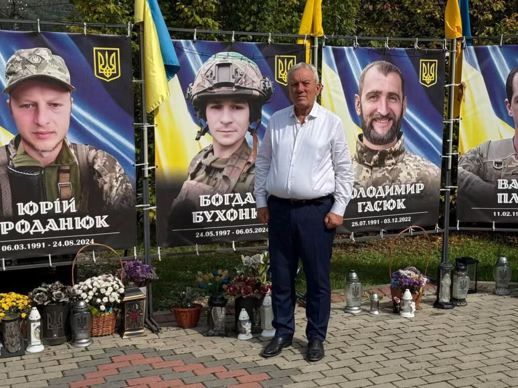(FOTO) Primarul Toma, la Summit, alături de Nicușor Dan și Volodimir Zelenski. "Am fost înjurat ca la ușa cortului" 7 Nicușor Dan, primar Constantin Toma summit, Summit of the Carpathian Integration Initiative, Volodimir Zelenski