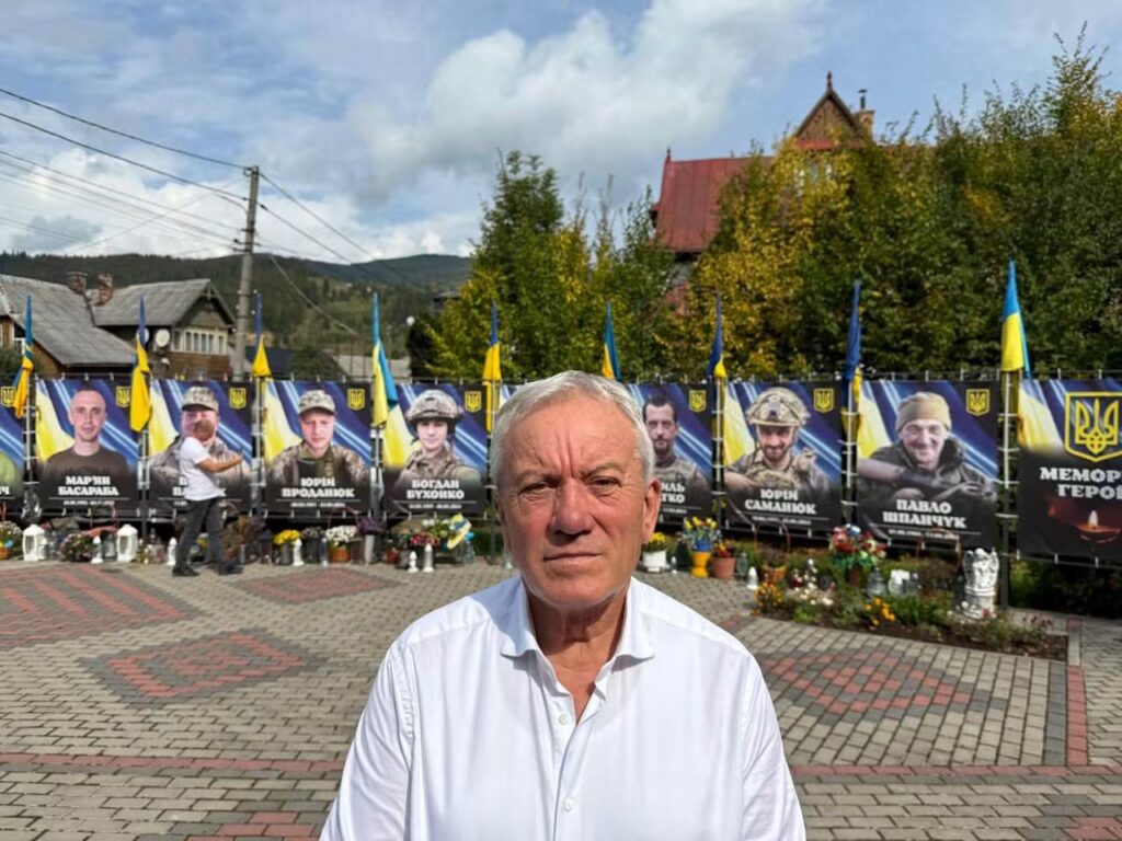(FOTO) Primarul Toma, la Summit, alături de Nicușor Dan și Volodimir Zelenski. "Am fost înjurat ca la ușa cortului" 8 Nicușor Dan, primar Constantin Toma summit, Summit of the Carpathian Integration Initiative, Volodimir Zelenski