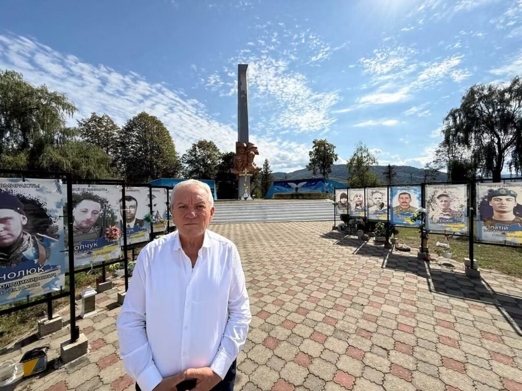 (FOTO) Primarul Toma, la Summit, alături de Nicușor Dan și Volodimir Zelenski. "Am fost înjurat ca la ușa cortului" 9 Nicușor Dan, primar Constantin Toma summit, Summit of the Carpathian Integration Initiative, Volodimir Zelenski