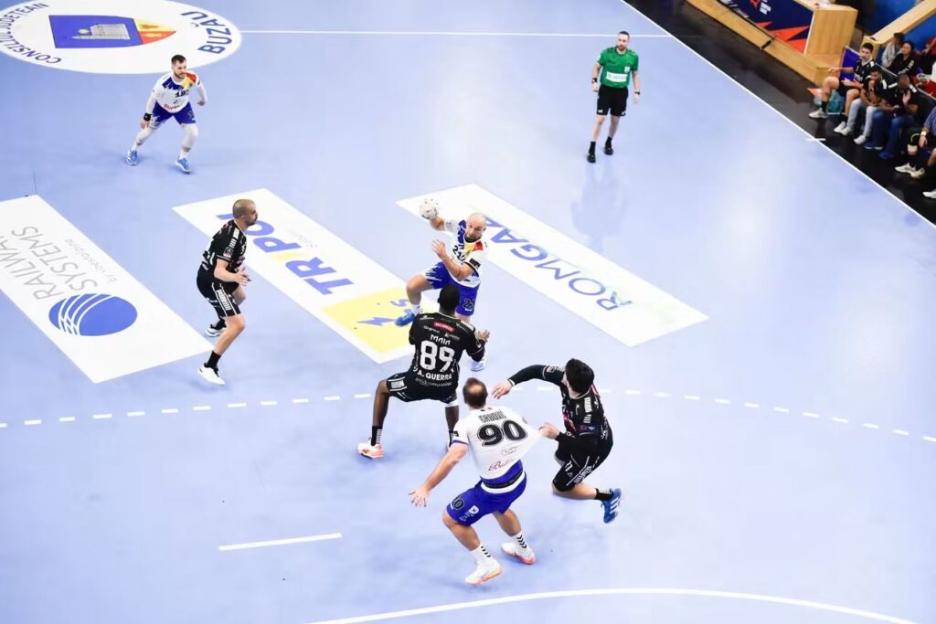 (VIDEO/FOTO) Lupii Buzăului, egal la ultimul atac, în primul meci din EHF European League 2