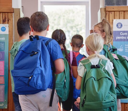 World Vision România, după PISA 2025: România nu are doar o problemă de rezultate, ci de garantare a dreptului la educație pentru fiecare copil. Copiii care abandonează școala nici măcar nu mai ajung să fie măsurați