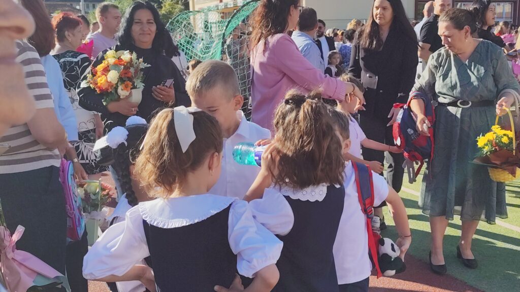 (VIDEO) Primul clopoțel la cea mai mare școală gimnazială din județ. Primarul Toma, prezent la festivitate 1 deschidere an școlar Buzău Școala nr. 11