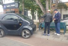 (VIDEO) Femei lovite de o mașină, pe o bancă. Accident în Buzău