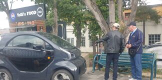 (VIDEO) Femei lovite de o mașină, pe o bancă. Accident în Buzău