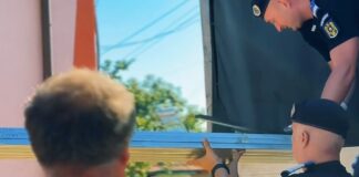 (VIDEO) Familie rămasă fără casă, ajutată de jandarmii buzoieni