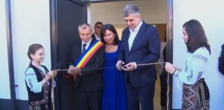 (FOTO) MĂRĂCINENI. Marcel Ciolacu și primarul au tăiat panglica la o școală nouă