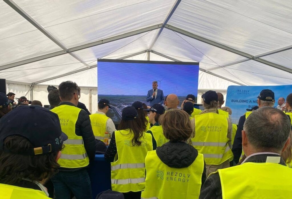 (VIDEO) INAUGURARE. VIFOR, cel mai mare parc eolian din țară. Marcel Ciolacu: Aduce venituri consistente la bugetele locale și noi oportunități de dezvoltare 2 30 turbine parc eolian Buzău, inaugurare Parc Eolian Vifor Buzău