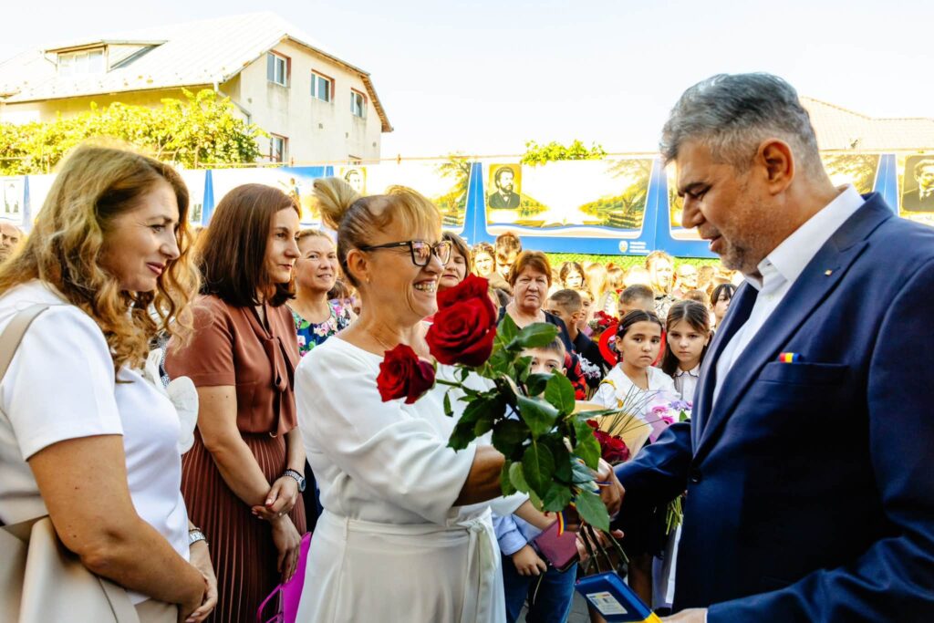 Marcel Ciolacu, mesaj de Ziua Educației: Le mulțumesc tuturor celor care, zi de zi, pun răbdare, pasiune și suflet în formarea noilor generații 6