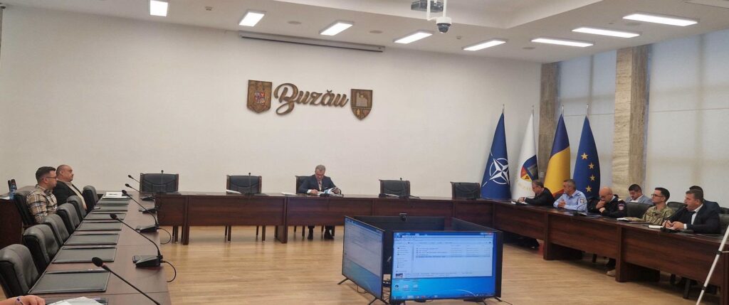 (FOTO) Prefectul Dimian a convocat Comitetul pentru Situații de Urgență. Pregătiri pentru sezonul de iarnă 1 prefect Leonard Dimian ședință CJSU Buzău, pregătiri sezon iarnă ședință CJSU Buzău