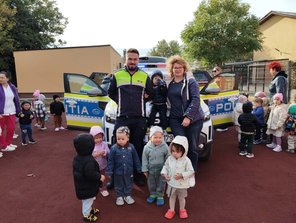 (FOTO) Polițiști la Hasdeu, Arte, Economic și la o grădiniță din Rm. Sărat. Activități preventive 3 polițiști activități prevenire elevi Buzău, polițiști Buzău activități preventive
