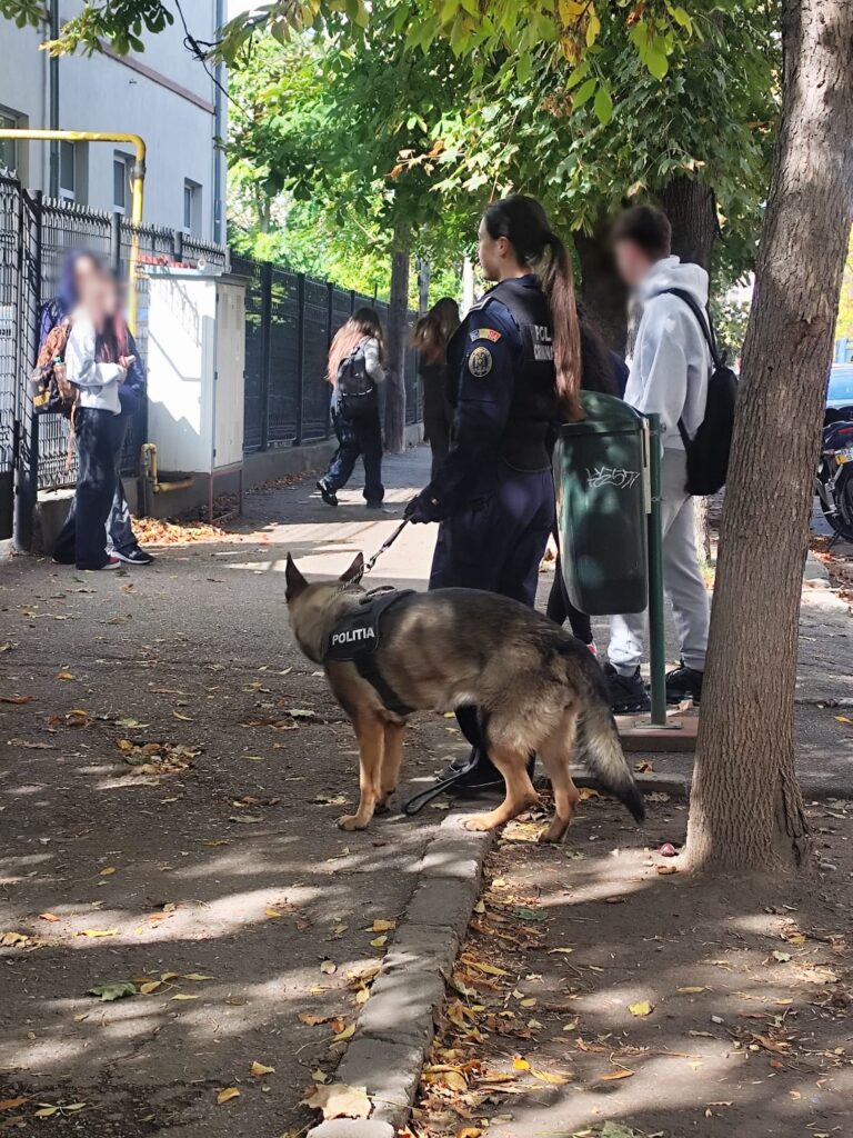 (FOTO) Polițiști la Hasdeu, Arte, Economic și la o grădiniță din Rm. Sărat. Activități preventive 2 polițiști activități prevenire elevi Buzău, polițiști Buzău activități preventive