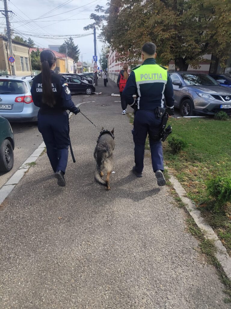 (FOTO) Polițiști la Hasdeu, Arte, Economic și la o grădiniță din Rm. Sărat. Activități preventive 1 polițiști activități prevenire elevi Buzău, polițiști Buzău activități preventive
