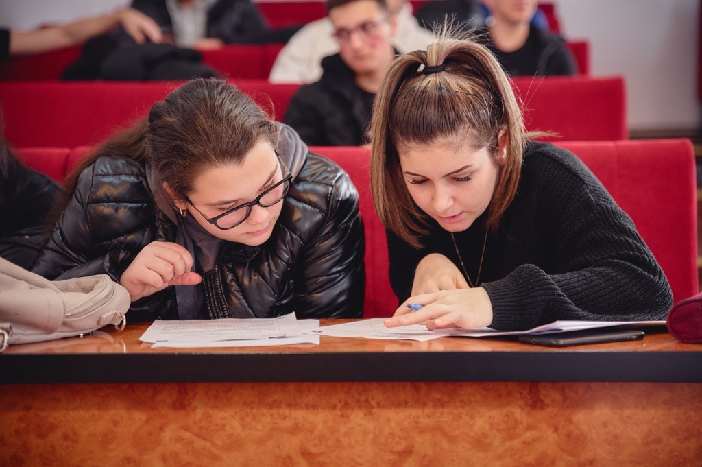 STUDIU. World Vision România: Școala îi ajută pe copii să învețe, dar îi pregătește mai puțin pentru viața adultă 1 studiu World Vision România
