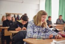 STUDIU. World Vision România: Școala îi ajută pe copii să învețe, dar îi pregătește mai puțin pentru viața adultă