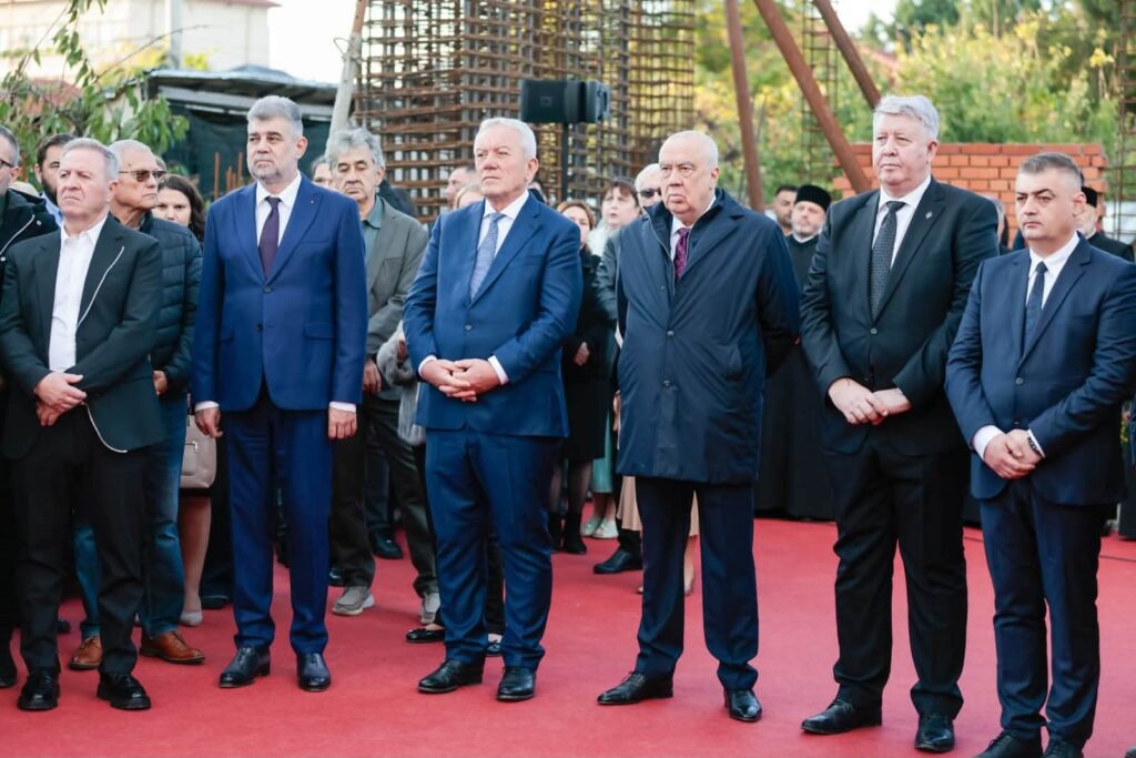 (FOTO) A fost pusă piatra de temelie pentru o biserică nouă în Buzău 3 biserică nouă Buzău 𝐒𝐟𝐚̂𝐧𝐭𝐮𝐥 𝐌𝐚𝐫𝐞 𝐌𝐮𝐜𝐞𝐧𝐢𝐜 𝐃𝐢𝐦𝐢𝐭𝐫𝐢𝐞, piatră de temelie biersică nouă strada Parâng Buzău, 𝐈𝐳𝐯𝐨𝐫𝐚̂𝐭𝐨𝐫𝐮𝐥 𝐝𝐞 𝐌𝐢𝐫