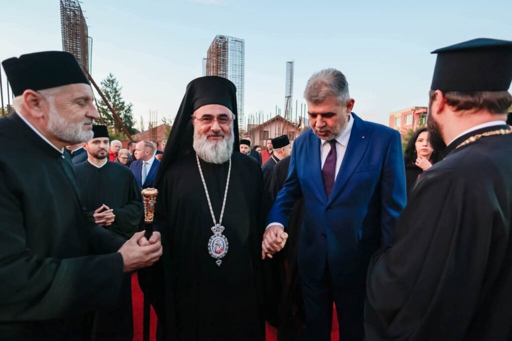 (FOTO) A fost pusă piatra de temelie pentru o biserică nouă în Buzău 4 biserică nouă Buzău 𝐒𝐟𝐚̂𝐧𝐭𝐮𝐥 𝐌𝐚𝐫𝐞 𝐌𝐮𝐜𝐞𝐧𝐢𝐜 𝐃𝐢𝐦𝐢𝐭𝐫𝐢𝐞, piatră de temelie biersică nouă strada Parâng Buzău, 𝐈𝐳𝐯𝐨𝐫𝐚̂𝐭𝐨𝐫𝐮𝐥 𝐝𝐞 𝐌𝐢𝐫