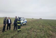 UPDATE. VIDEO. Anchetă pe câmpul unde au fost găsite resturi de dronă, în comuna Robeasca