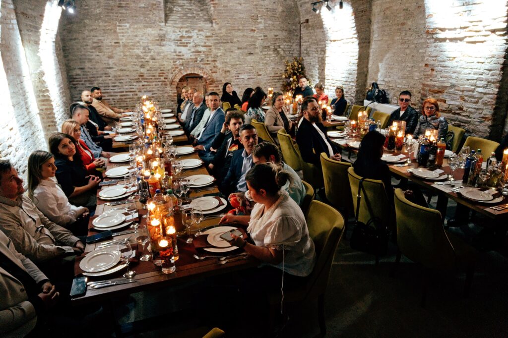 (FOTO) COLABORARE. Antreprenorii, primii pași împreună, la invitația OMD Județul Buzău 1 comunicat de presă OMD Buzău, OMD Buzău întâlnire afaceriști Complex Brâncovenesc Rm. Sărat