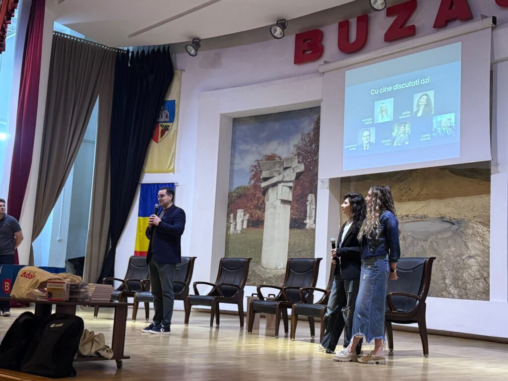 (FOTO) Elevi buzoieni de la mate-info, dezbatere despre AI 2 comunicat de presă Consiliul Județean Buzău, elevi mate-informatică dezbatere AI Buzău, Facultatea de Automatică și Calculatoare Universitatea Politehnică București